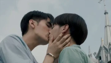 Ai Ở Trong Gương