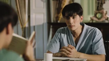 Ai Ở Trong Gương