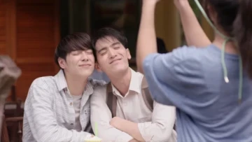 Ai Ở Trong Gương