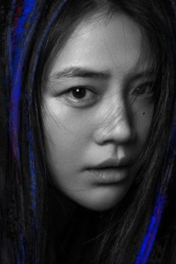 Ngọn Lửa Rực Rỡ Của Cô Ấy